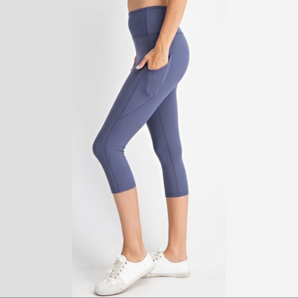 Capri Leggings With Pockets- Blue -Multiple Sizes